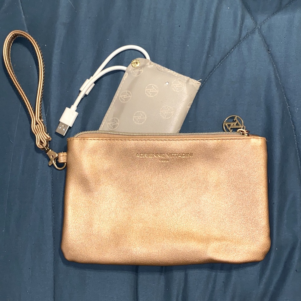 Adrienne Vittadini Wristlet w/Charger